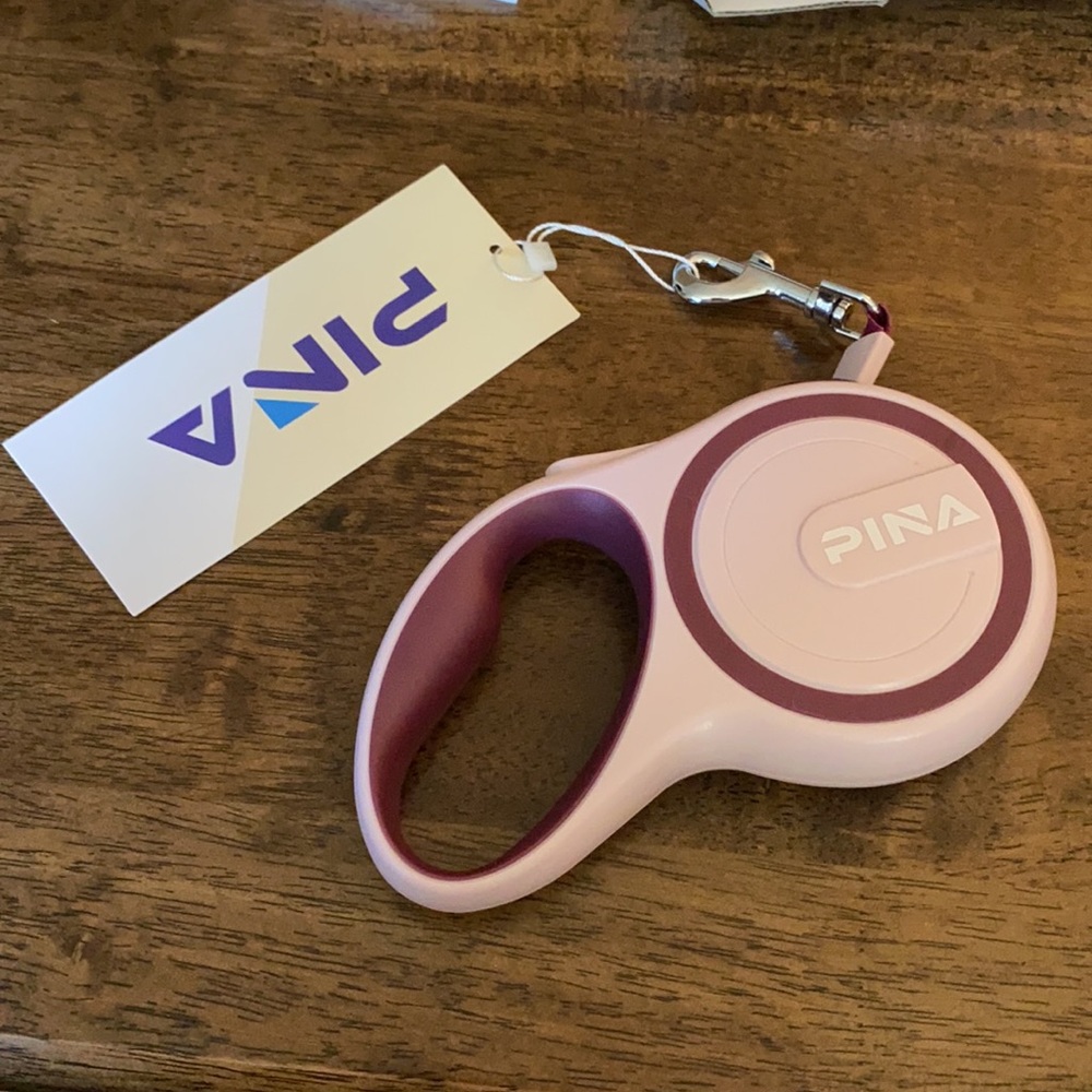 Pina Pink medium 16ft Retractable Dog Leash